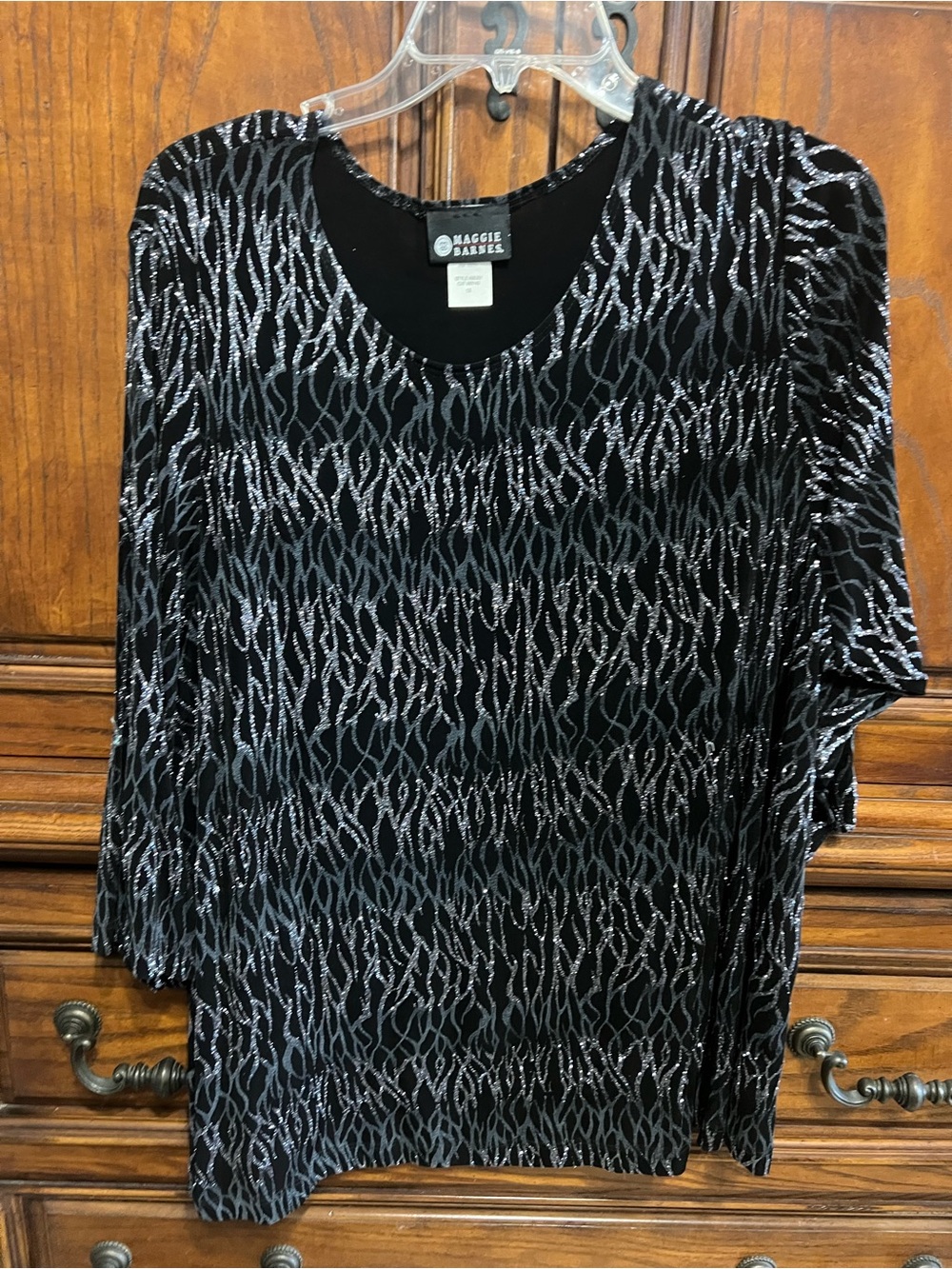 Maggie Barnes 1X Sparkly Black and Silver Print Top